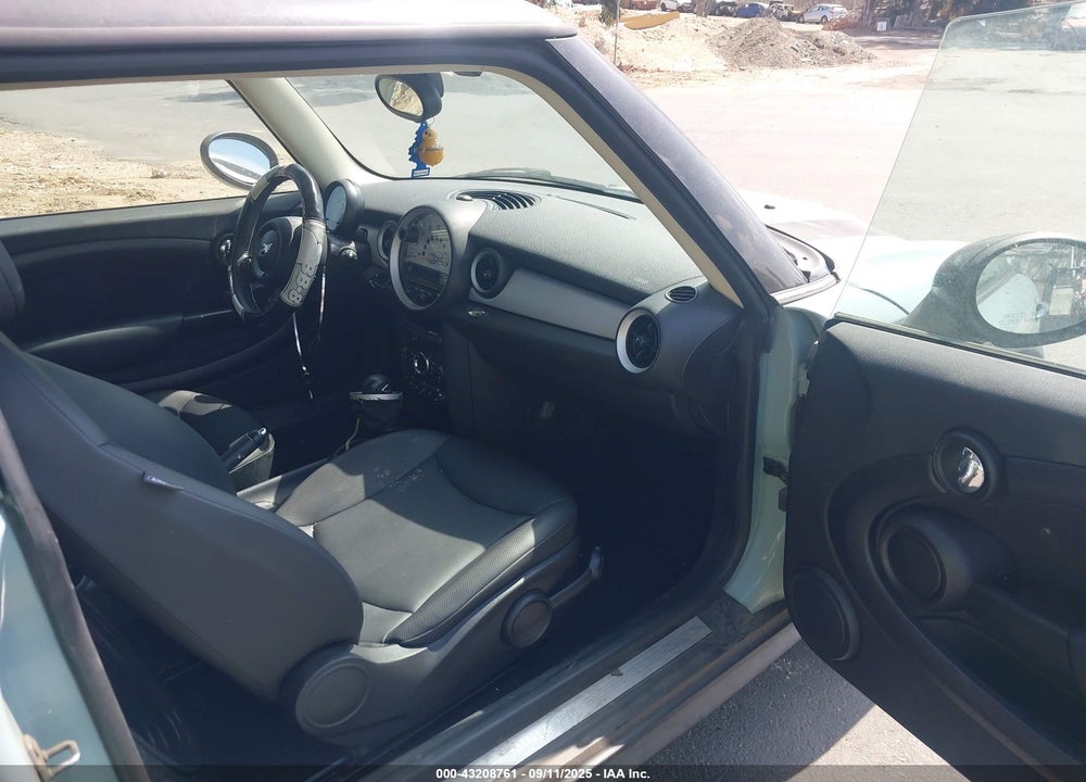 2013 MINI HARDTOP COOPER VIN: WMWSU3C53DT691290