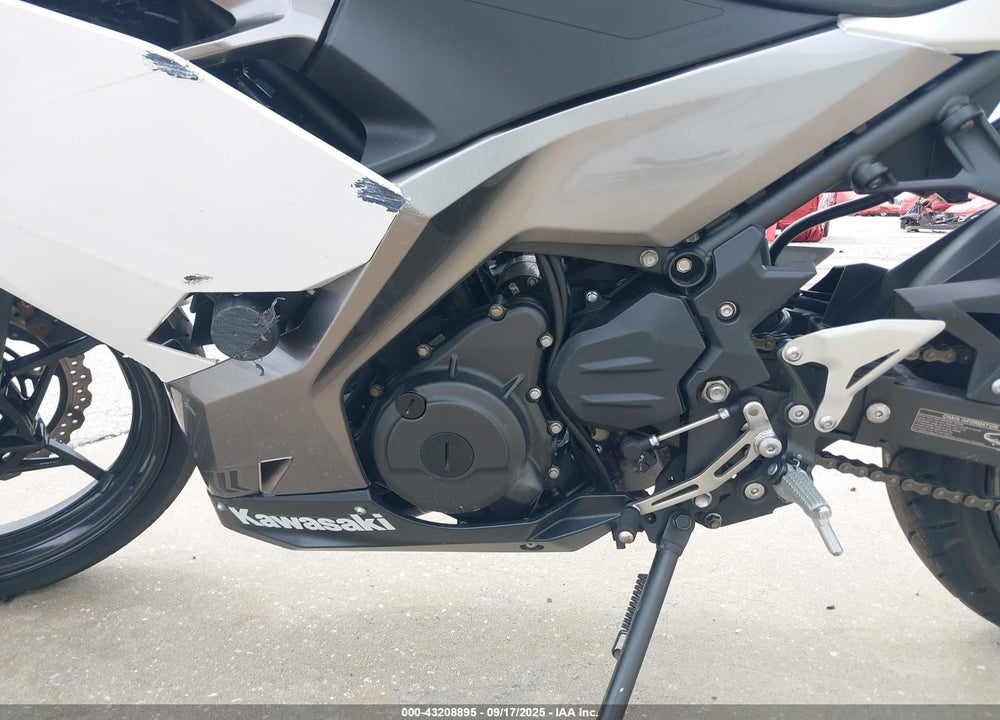 2022 KAWASAKI EX400 VIN: JKAEXKG11NDAJ0822