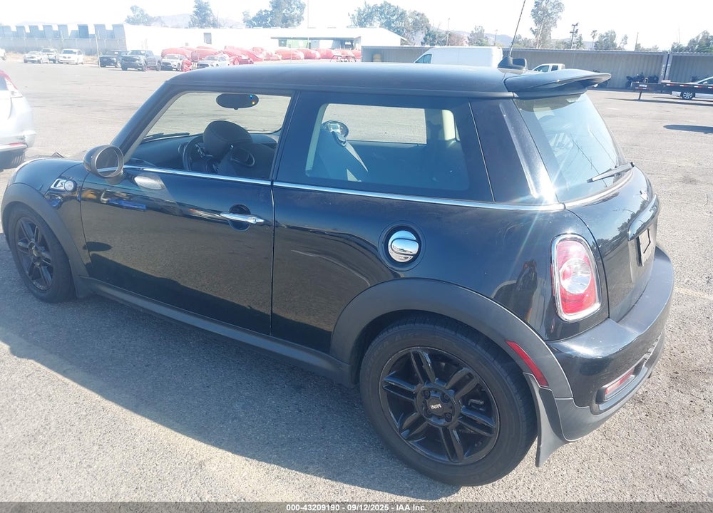 2013 MINI HARDTOP VIN: WMWSV3C57DT395721