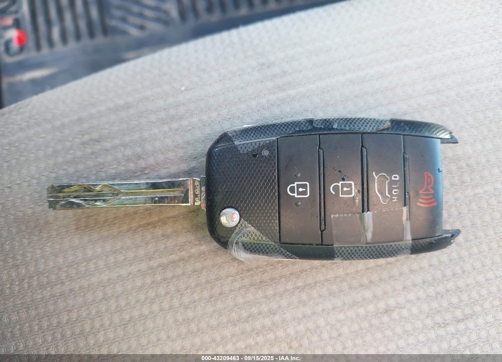 2014 KIA SORENTO LX VIN: 5XYKT4A61EG433211