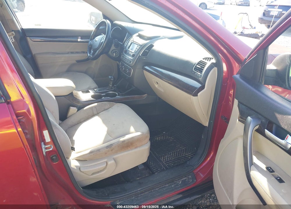 2014 KIA SORENTO LX VIN: 5XYKT4A61EG433211