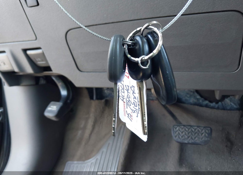 2015 TOYOTA SIENNA LE 8 PASSENGER VIN: 5TDKK3DC9FS555415