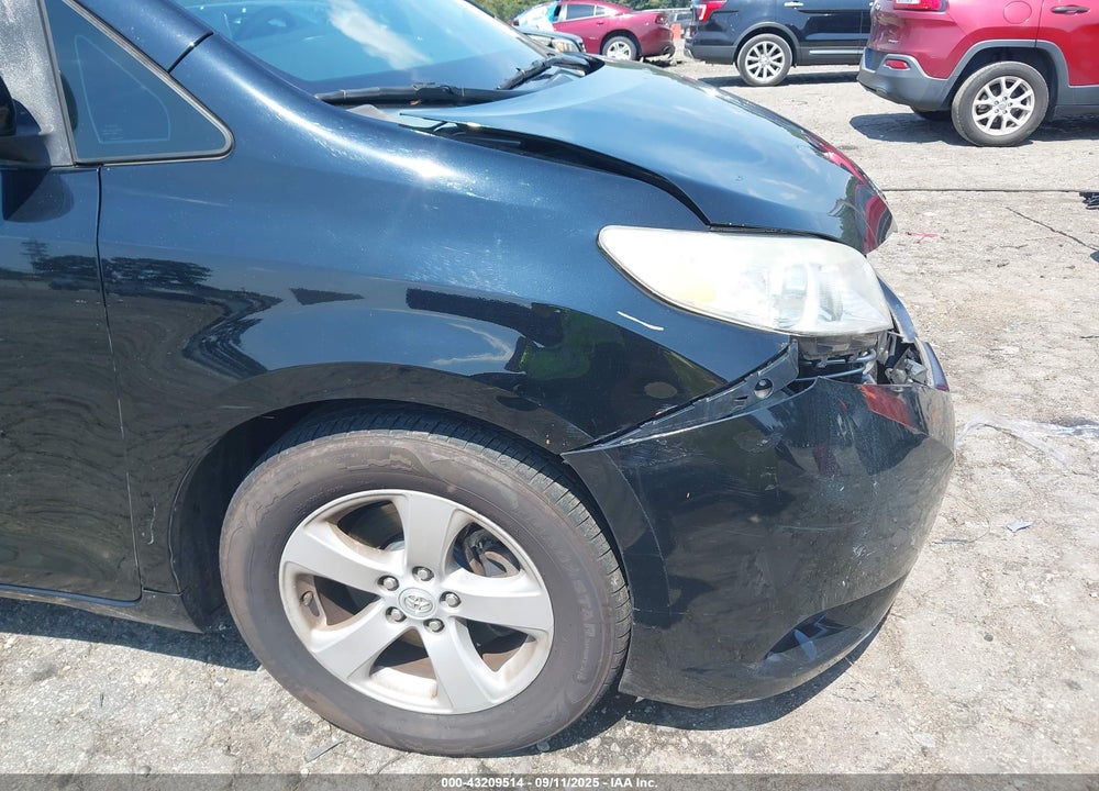 2015 TOYOTA SIENNA LE 8 PASSENGER VIN: 5TDKK3DC9FS555415