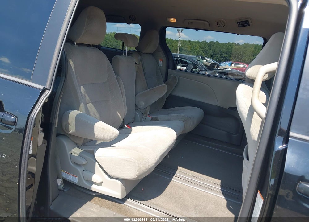 2015 TOYOTA SIENNA LE 8 PASSENGER VIN: 5TDKK3DC9FS555415