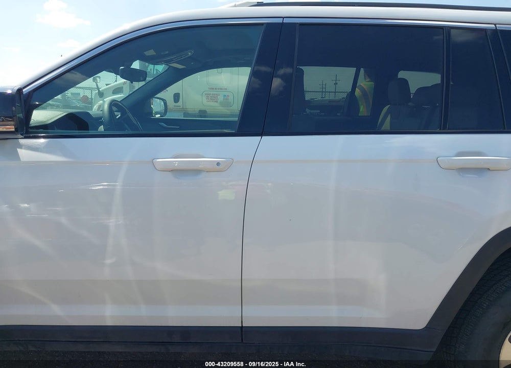 2024 JEEP GRAND CHEROKEE VIN: 1C4RJYB60R8520637