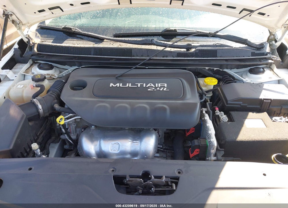 2015 CHRYSLER 200 VIN: 1C3CCCAB5FN563860
