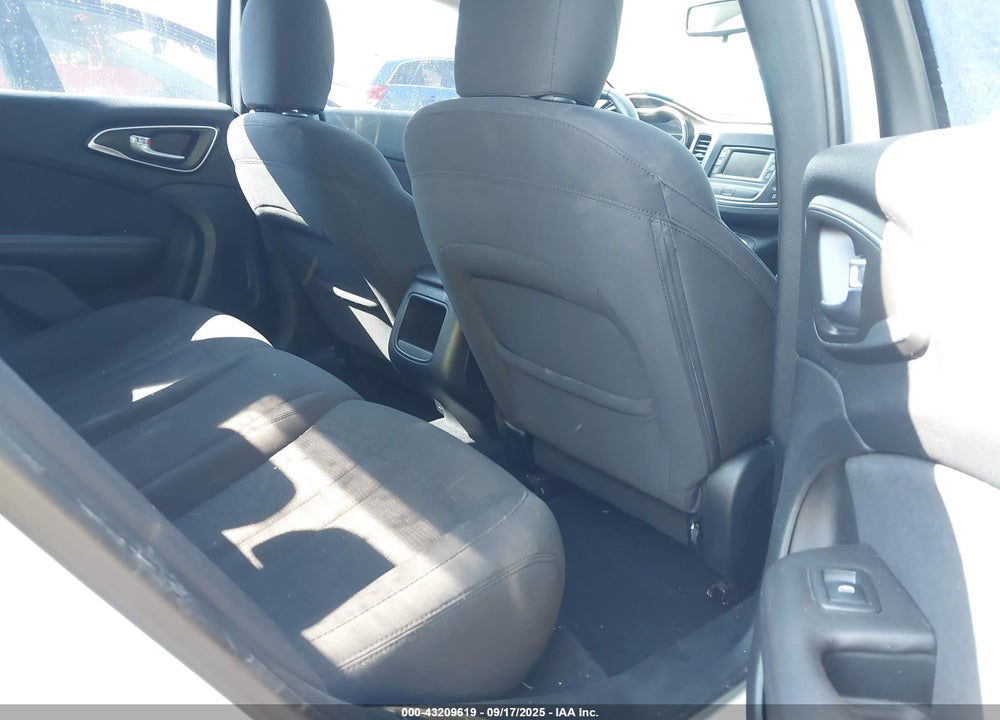 2015 CHRYSLER 200 VIN: 1C3CCCAB5FN563860