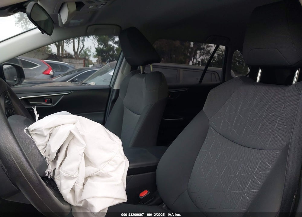 2020 TOYOTA RAV4 XLE VIN: 2T3W1RFV4LW100357