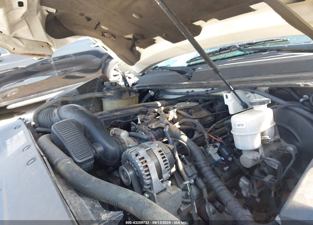 2013 CHEVROLET SUBURBAN 1500 VIN: 1GNSCKE03DR252662