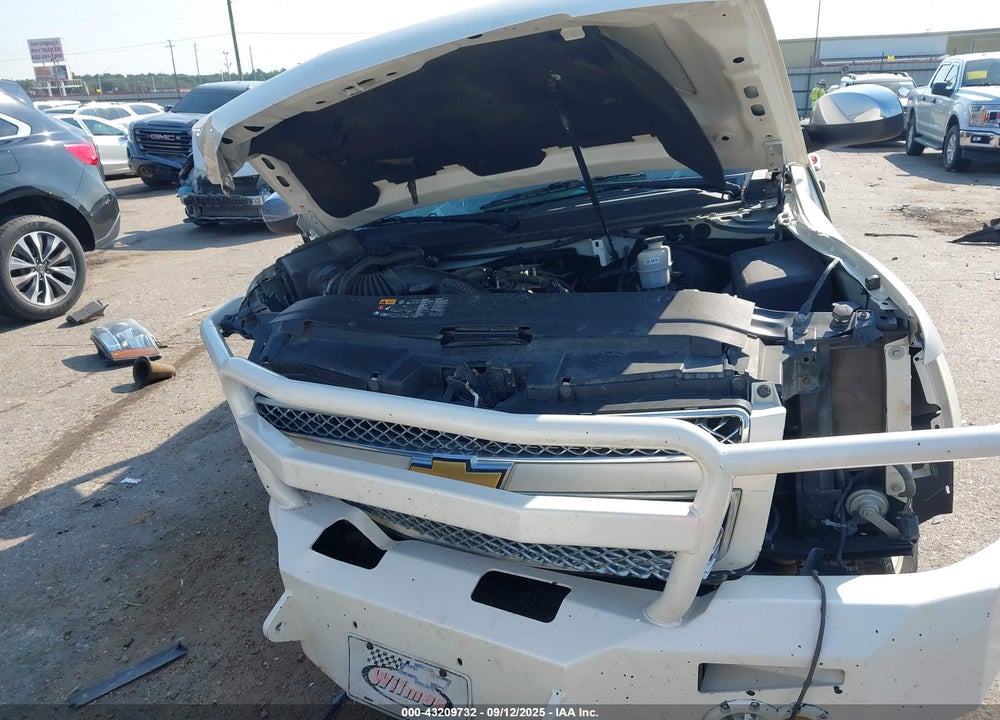 2013 CHEVROLET SUBURBAN 1500 VIN: 1GNSCKE03DR252662