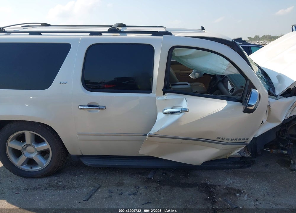 2013 CHEVROLET SUBURBAN 1500 VIN: 1GNSCKE03DR252662