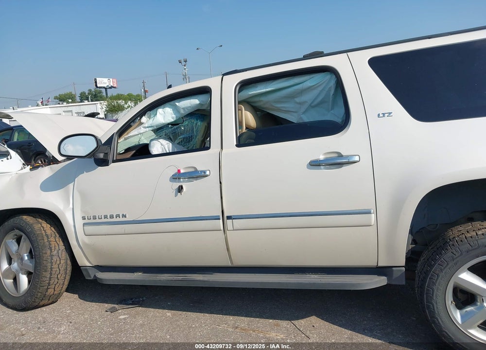 2013 CHEVROLET SUBURBAN 1500 VIN: 1GNSCKE03DR252662