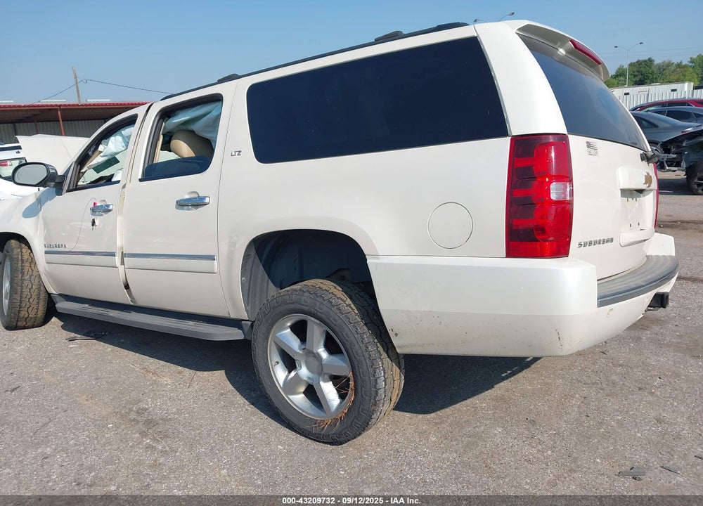 2013 CHEVROLET SUBURBAN 1500 VIN: 1GNSCKE03DR252662