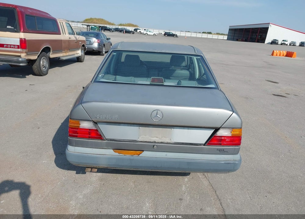 1987 MERCEDES-BENZ 300 E VIN: WDBEA30DXHA529323