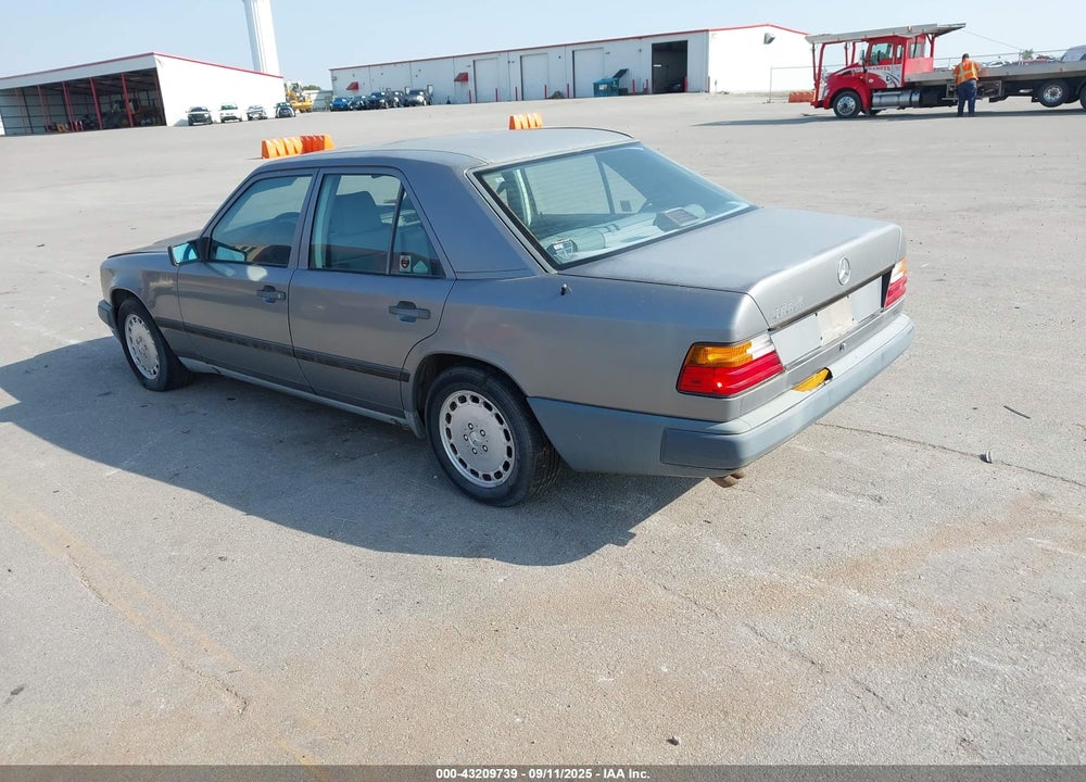 1987 MERCEDES-BENZ 300 E VIN: WDBEA30DXHA529323
