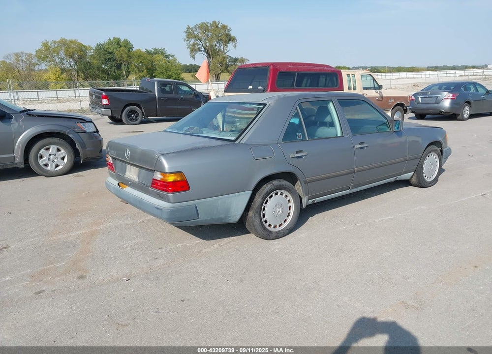 1987 MERCEDES-BENZ 300 E VIN: WDBEA30DXHA529323