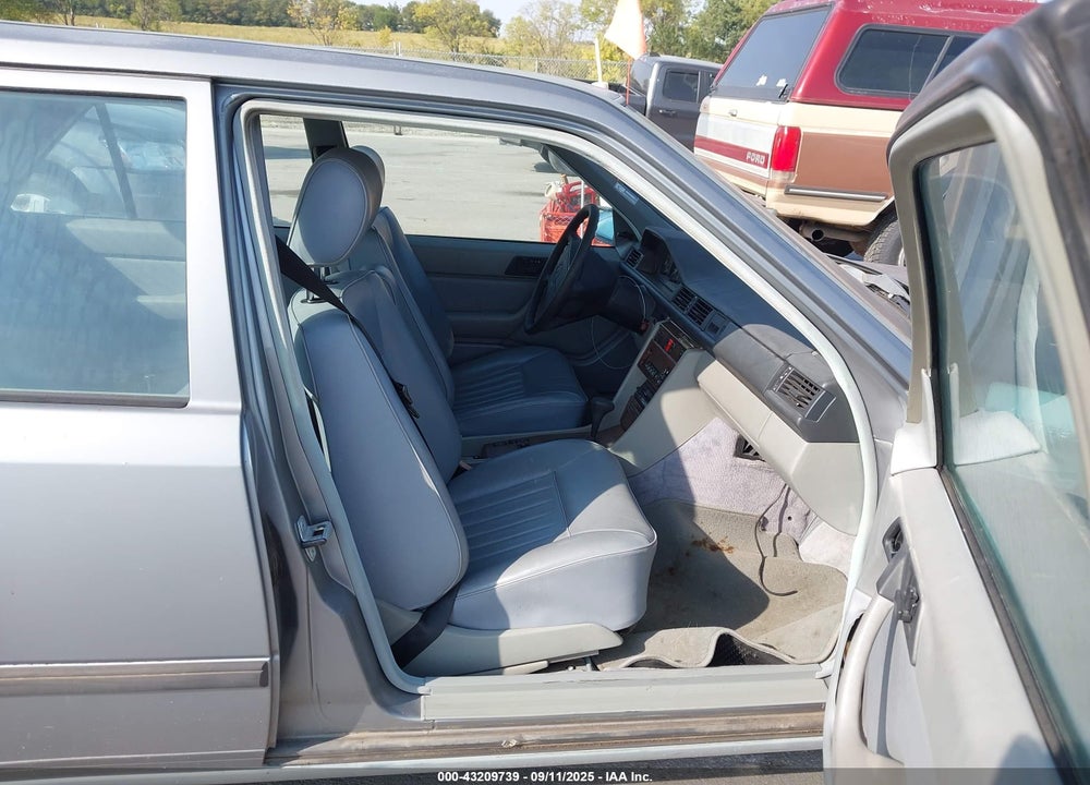 1987 MERCEDES-BENZ 300 E VIN: WDBEA30DXHA529323