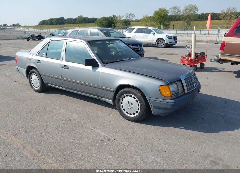 1987 MERCEDES-BENZ 300 E VIN: WDBEA30DXHA529323