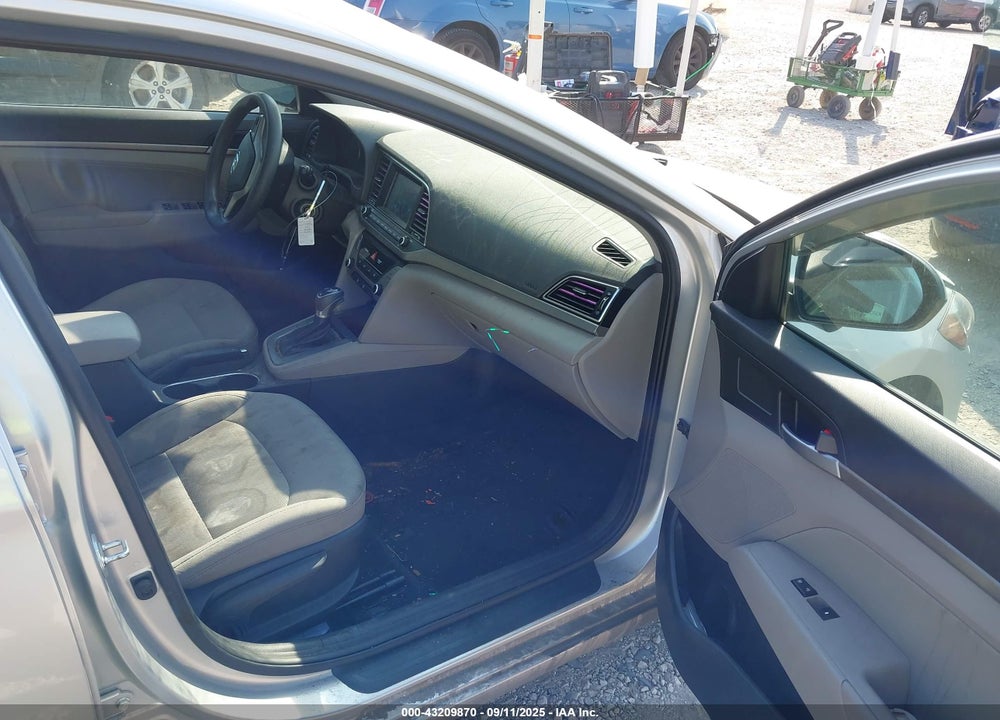 2017 HYUNDAI ELANTRA VIN: 5NPD84LF7HH168556