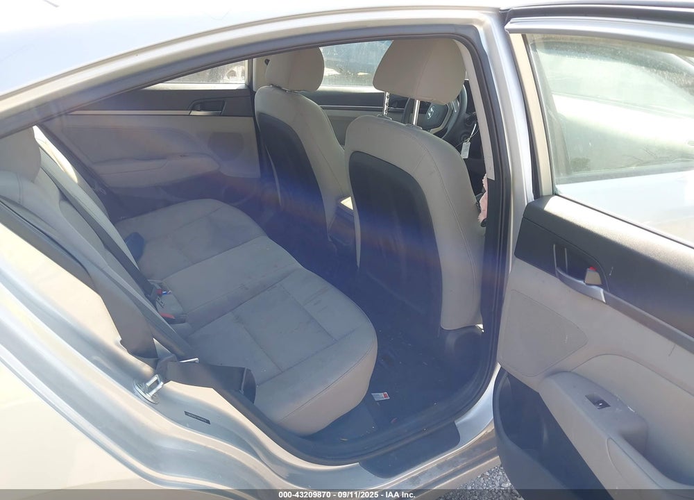 2017 HYUNDAI ELANTRA VIN: 5NPD84LF7HH168556