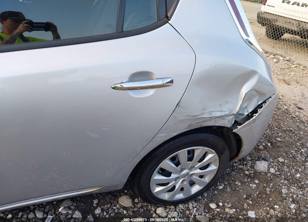 2015 NISSAN LEAF VIN: 1N4AZ0CPXFC319230