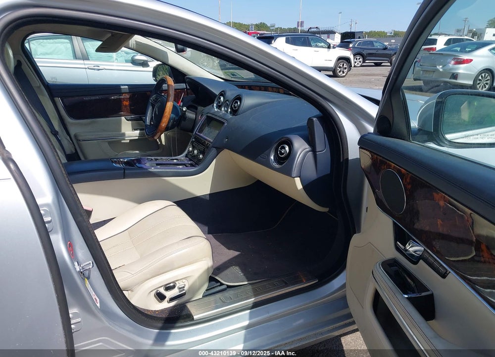 2011 JAGUAR XJ SERIES VIN: SAJWA2GB9BLV13633