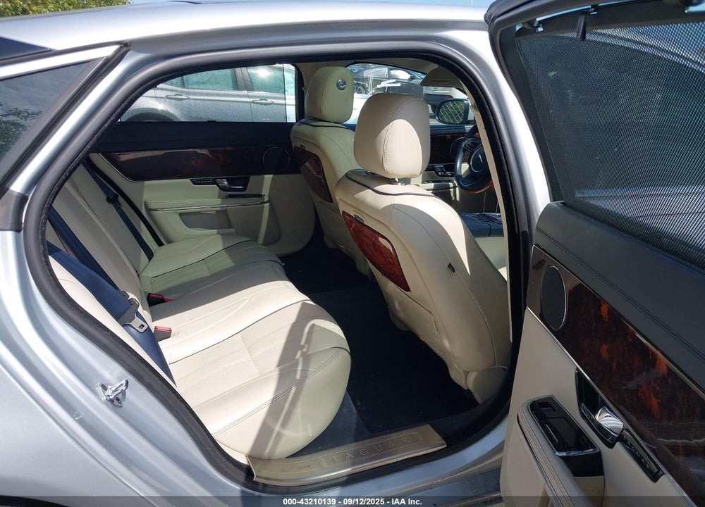 2011 JAGUAR XJ SERIES VIN: SAJWA2GB9BLV13633