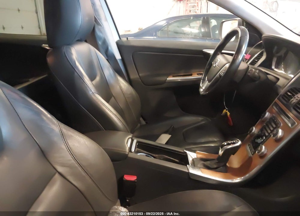 2017 VOLVO XC60 INSCRIPTION VIN: YV440MRU7H2195154