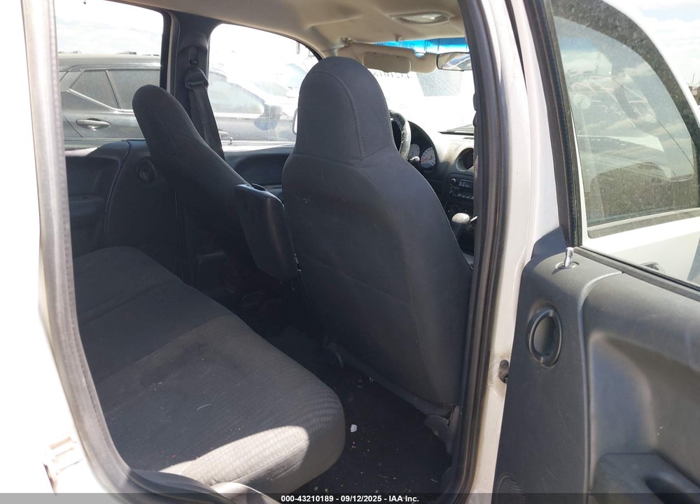 2003 JEEP LIBERTY SPORT VIN: 1J4GL48K63W548275