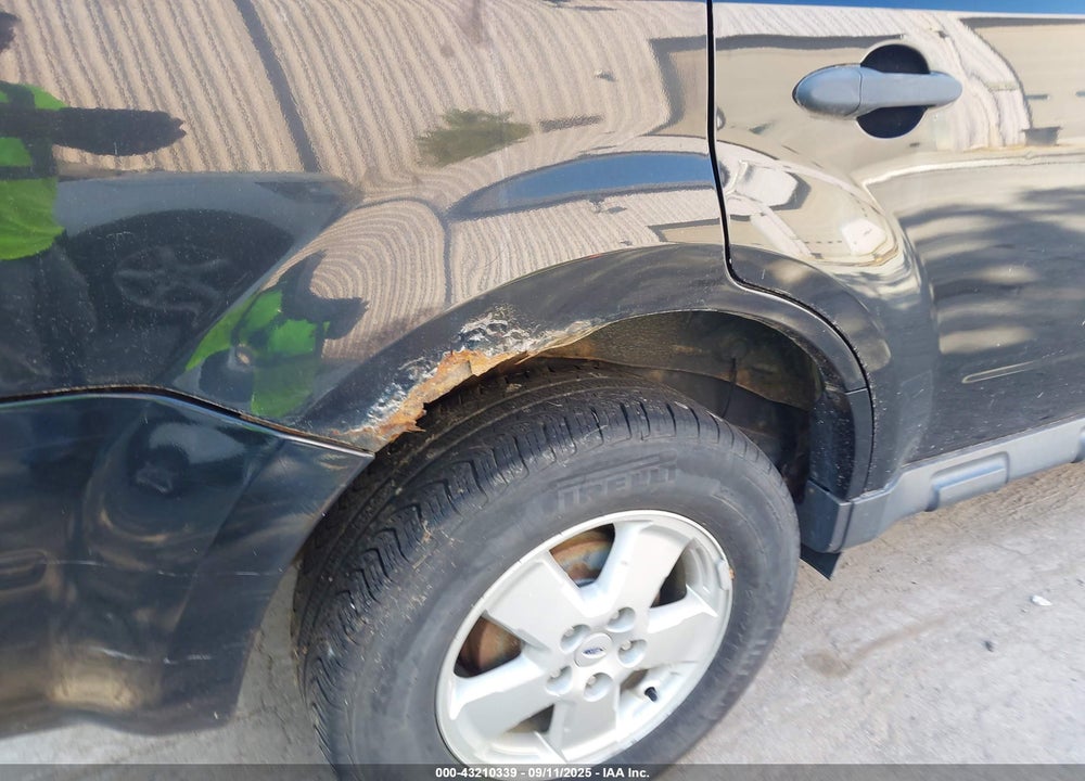 2011 FORD ESCAPE VIN: 1FMCU9D72BKA12103
