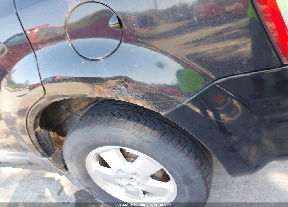 2011 FORD ESCAPE VIN: 1FMCU9D72BKA12103