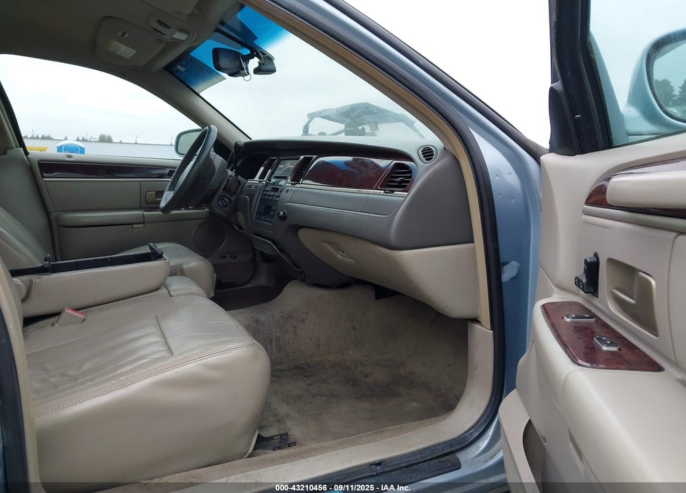 2006 LINCOLN TOWN CAR SIGNATURE VIN: 1LNHM81WX6Y631319