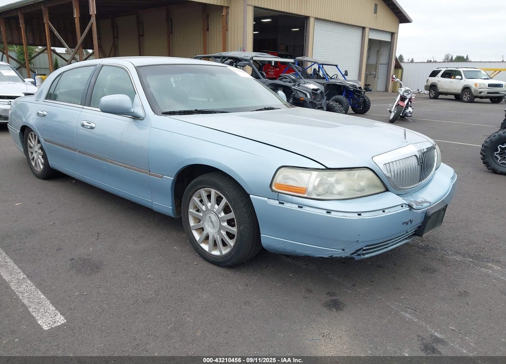2006 LINCOLN TOWN CAR SIGNATURE VIN: 1LNHM81WX6Y631319