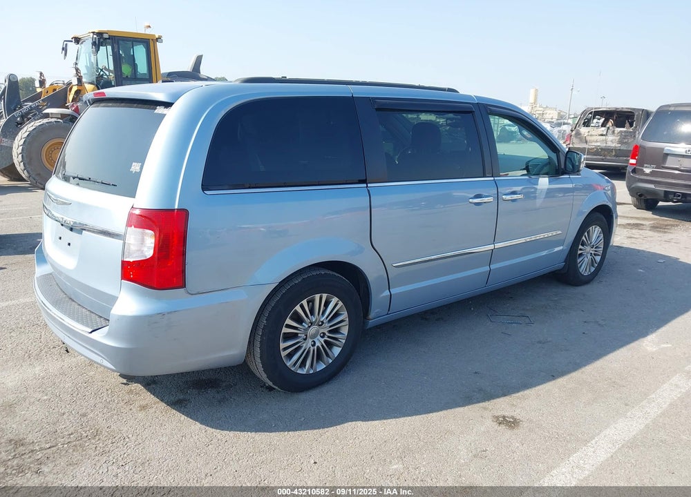 2013 CHRYSLER TOWN & COUNTRY VIN: 2C4RC1CG7DR564883