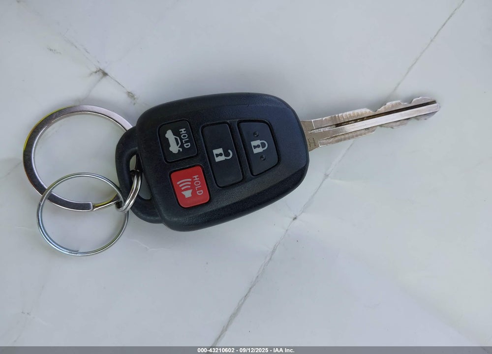 2019 TOYOTA COROLLA LE VIN: 2T1BURHE9KC161022