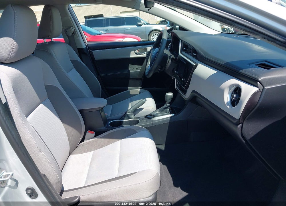 2019 TOYOTA COROLLA LE VIN: 2T1BURHE9KC161022