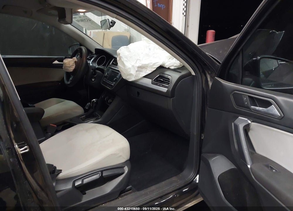 2020 VOLKSWAGEN TIGUAN VIN: 3VV1B7AX9LM083899