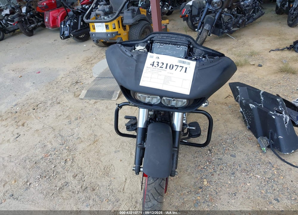 2015 HARLEY-DAVIDSON FLTRXS ROAD GLIDE SPECIAL VIN: 1HD1KTM11FB679243