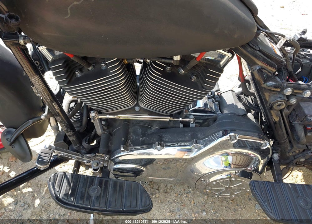 2015 HARLEY-DAVIDSON FLTRXS ROAD GLIDE SPECIAL VIN: 1HD1KTM11FB679243