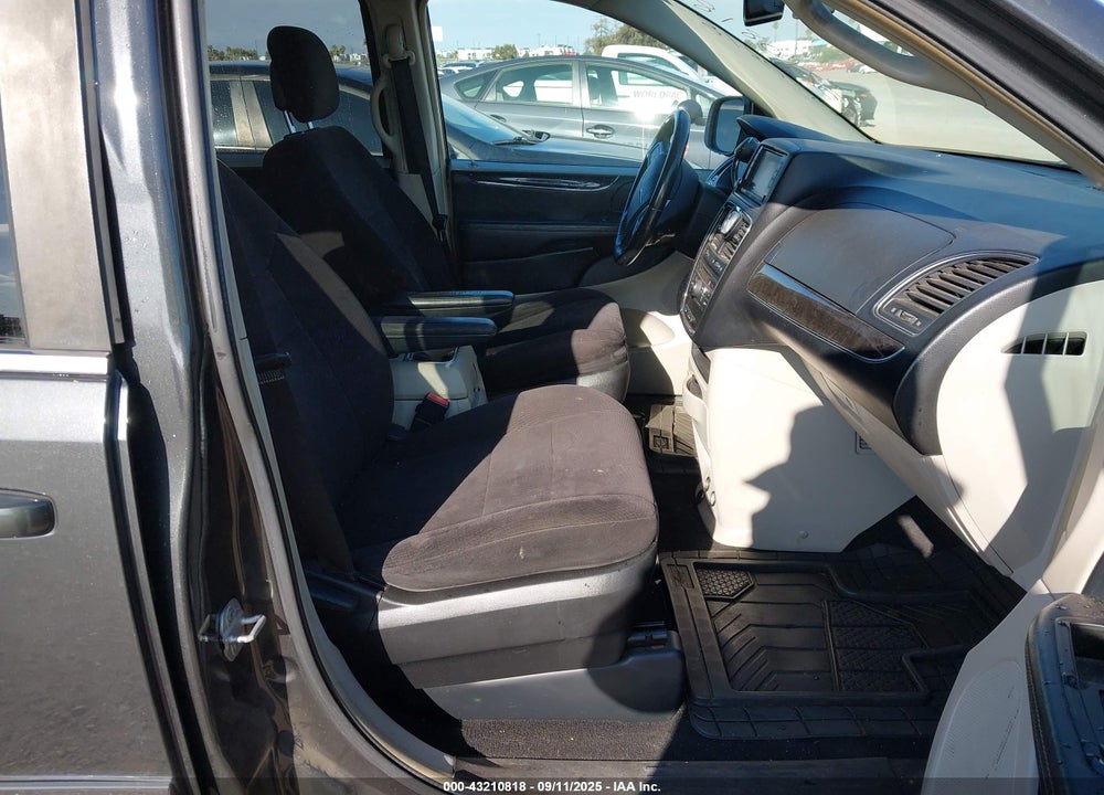 2011 CHRYSLER TOWN & COUNTRY TOURING VIN: 2A4RR5DG6BR675565