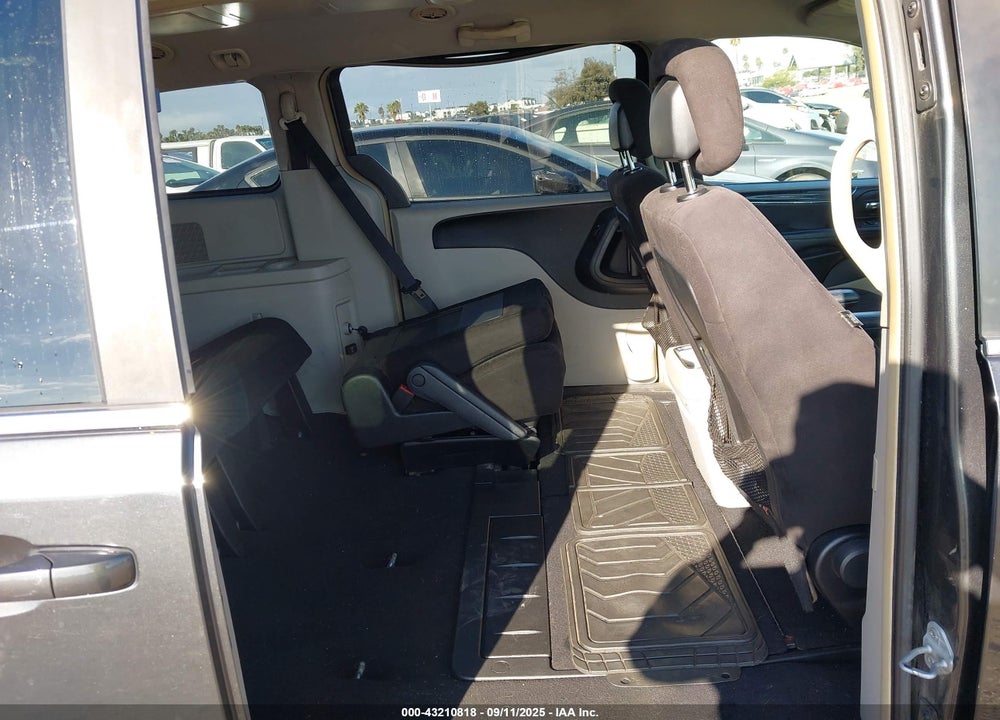 2011 CHRYSLER TOWN & COUNTRY TOURING VIN: 2A4RR5DG6BR675565