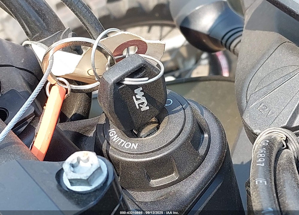 2022 KTM 890 ADVENTURE VIN: VBKTS6407NM835435