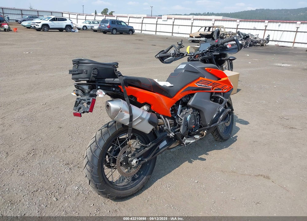 2022 KTM 890 ADVENTURE VIN: VBKTS6407NM835435