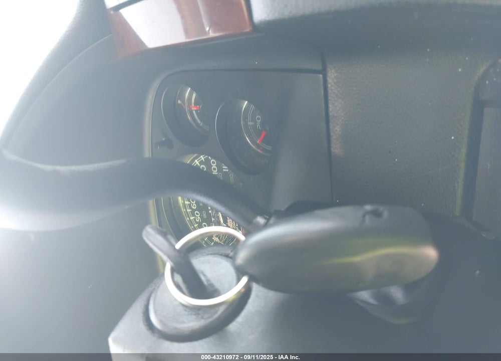 2014 CHEVROLET SUBURBAN 1500 VIN: 1GNSCJE05ER195862