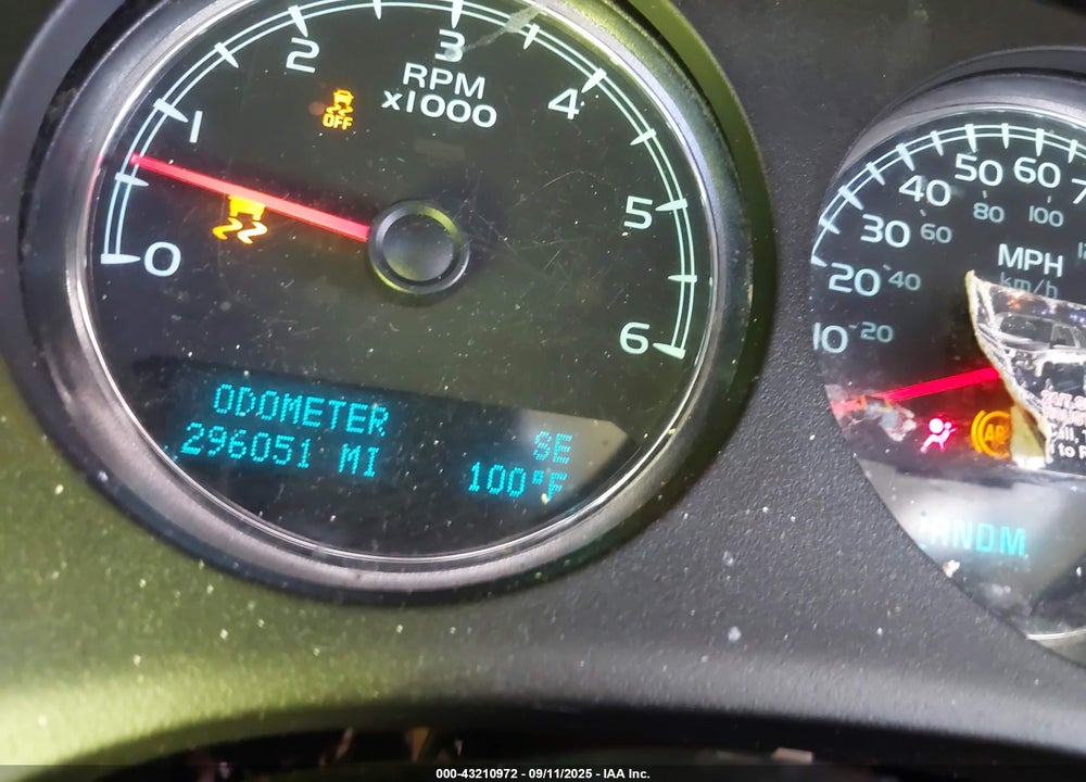 2014 CHEVROLET SUBURBAN 1500 VIN: 1GNSCJE05ER195862