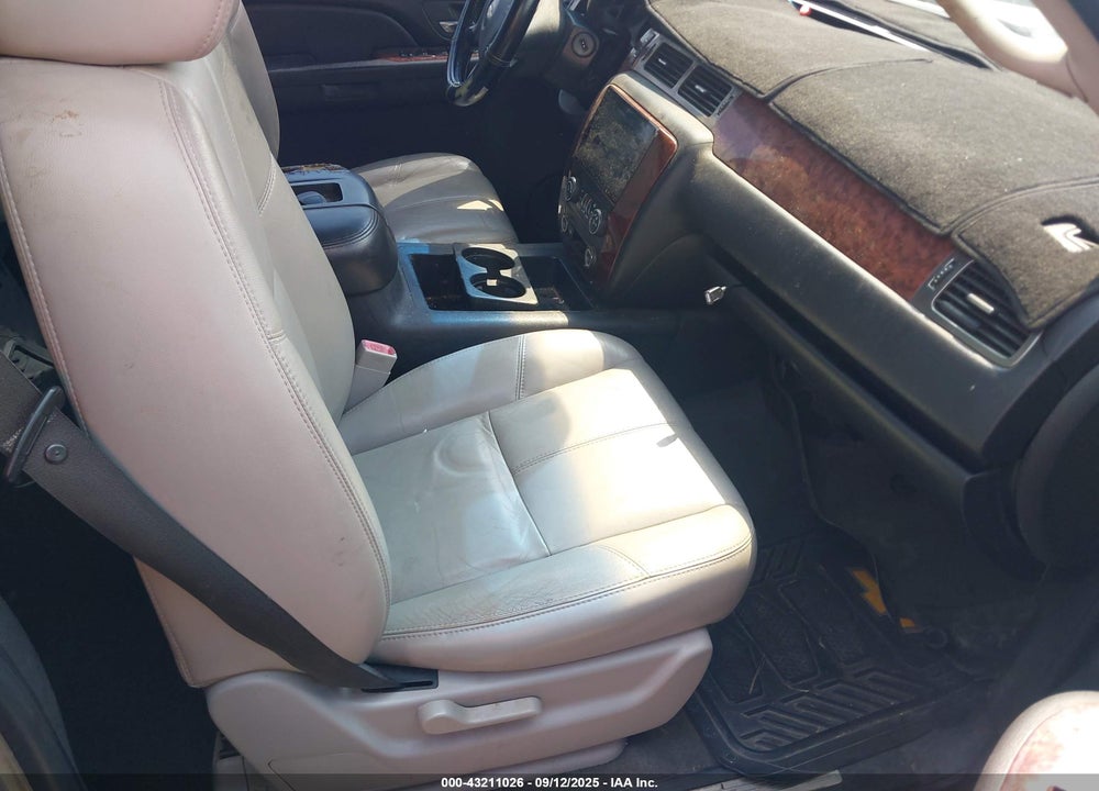 2007 CHEVROLET SUBURBAN 1500 LT VIN: 3GNFC16037G162975