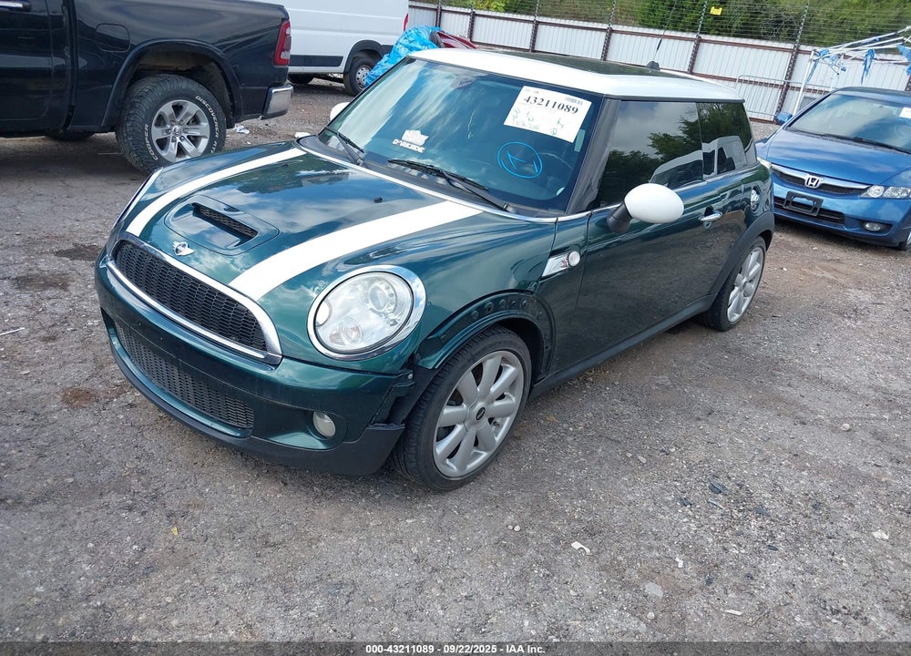 2010 MINI COOPER S VIN: WMWMF7C5XATX42841