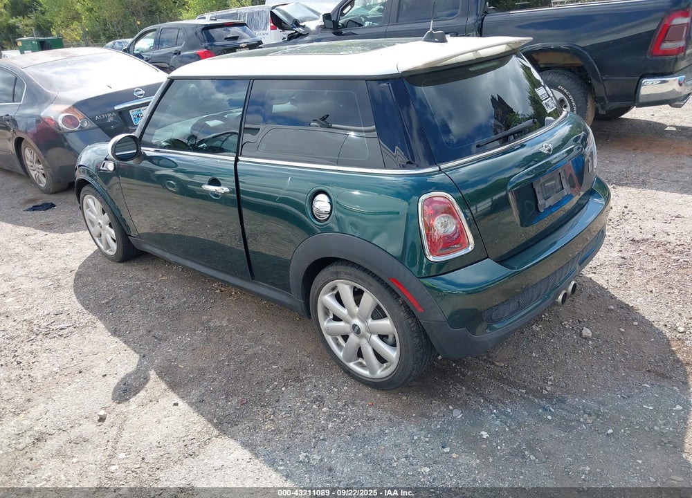 2010 MINI COOPER S VIN: WMWMF7C5XATX42841