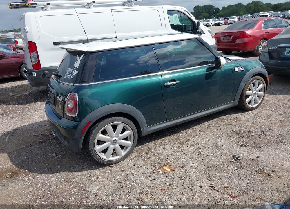 2010 MINI COOPER S VIN: WMWMF7C5XATX42841