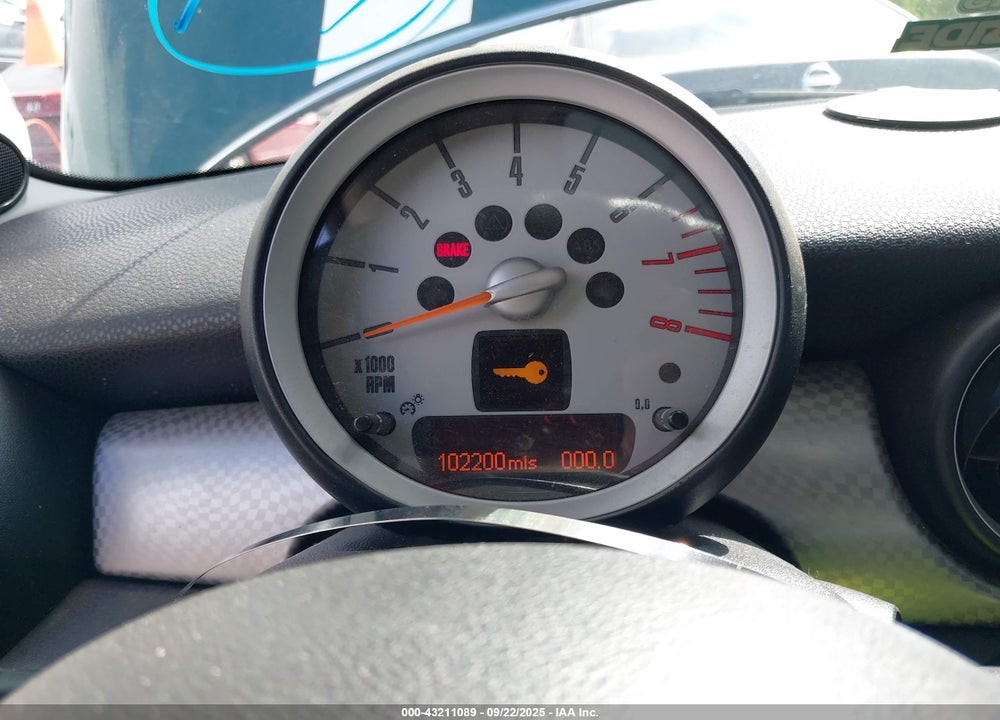2010 MINI COOPER S VIN: WMWMF7C5XATX42841